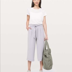 Lululemon grey Noir crop capri pants
